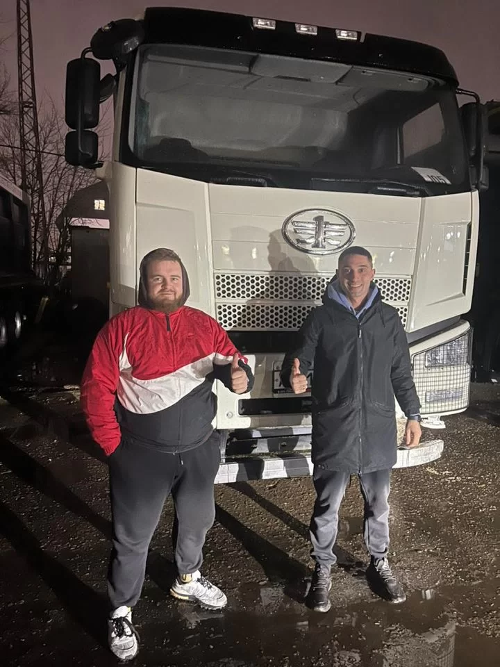 Клиенты Truck Market перед FAW ночью