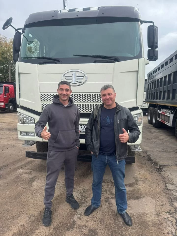 Клиенты Truck Market перед FAW J6P-420