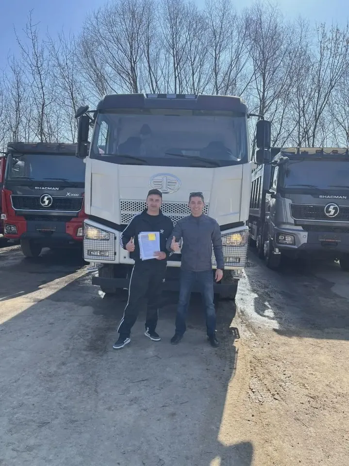 Клиенты Truck Market с документами перед FAW